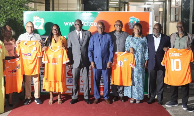 Opération ‘‘1 Ivoirien, 1 maillot’’ : 4 entreprises ont reçu leurs lots de maillots en présence du Président du COCAN