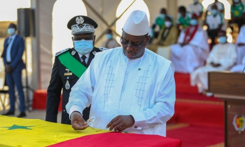 Papa Bouba Diop élevé au rang de Grand officier dans l’Ordre national du Lion