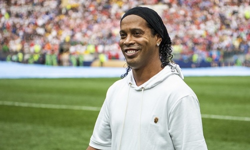 Paraguay : Ronaldinho garde le sourire malgré son incarcération