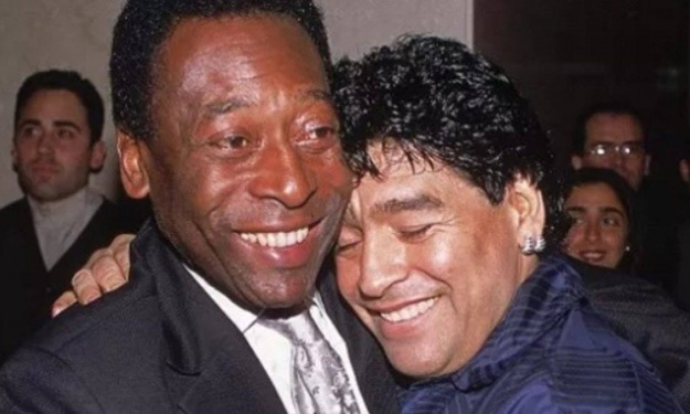Pelé fait un vœu après la mort de son grand ami Maradona