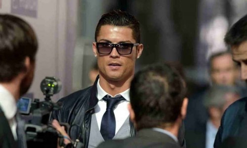People - Cristiano Ronaldo accusé de viol : son agent hurle au scandale !