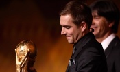 Philipp Lahm désigné pour présenter le trophée de la Coupe du Monde lors de la Finale