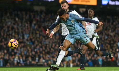 PL (City-Tottenham) - Yaya Touré vis-à-vis de Sterling : "s’il avait plus d’expérience, il aurait plongé"
