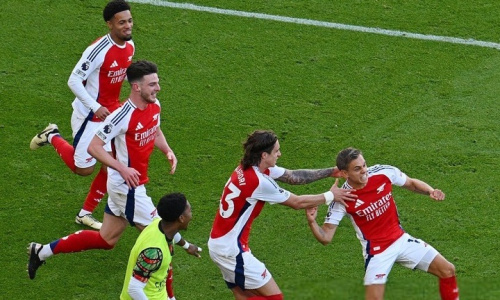 Premier League : Arsenal domine Leicester, Chelsea s’impose devant Brighton grâce à Palmer, courte victoire de Fulham à Forest