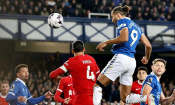 Premier League : Liverpool chute devant Everton et s'éloigne du titre