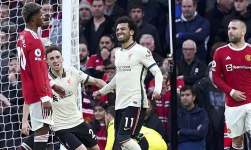 Premier League : Liverpool inflige une manita à United, Salah relègue Drogba au second plan