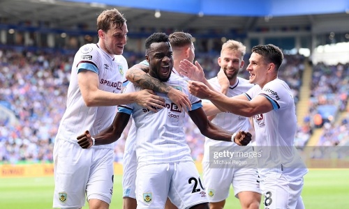 Premier League : Maxwel Cornet s’offre un bijou pour sa 1ère titularisation et sort sur blessure