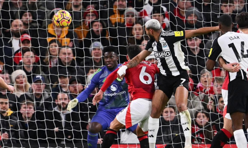 Premier League : Newcastle terrasse Manchester United à Old Trafford, Chelsea s’incline devant Ipswich