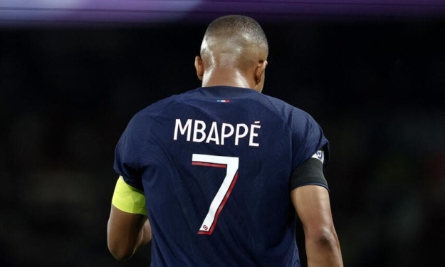 PSG : Kylian Mbappé annonce officiellement son départ !