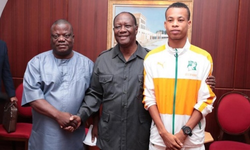 Qatar : SEM Alassane OUATTARA a reçu les Éléphanteaux présents au "Tournoi des 4 Nations"