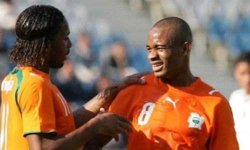 Qu'est-ce qui pourrait expliquer le choix des anciens footballeurs de ne pas soutenir Drogba ? Un élément de réponse