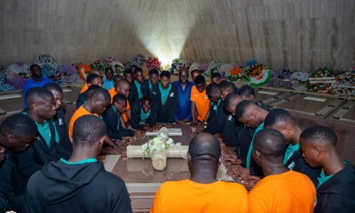 Qualifications CAN U17 UFOA-B : les Eléphanteaux se recueillent sur la tombe du Père de la Nation