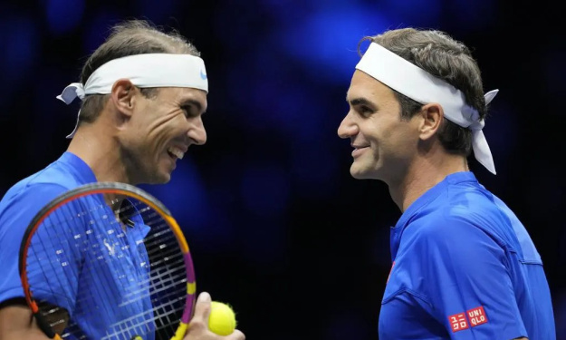 Rafael Nadal fait ses adieux au tennis et reçoit un hommage émouvant de Roger Federer