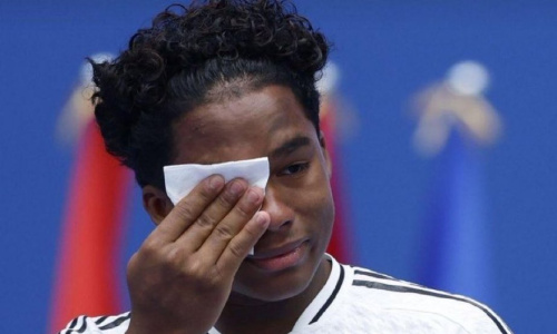 Real Madrid : Endrick fond en larmes lors de sa présentation