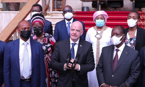 Retour en images sur l’audience accordée aux Présidents de la FIFA et de la CAF par SEM Alassane Ouattara
