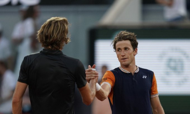 Roland-Garros 2023 : Casper Ruud domine Zverev et rejoint Djokovic en finale