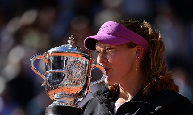 Roland-Garros : Mirra Andreeva remporte la finale face à Maja Chwalinska