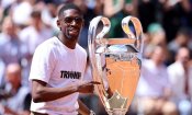Roland-Garros : Ousmane Dembélé présente le trophée de la Ligue des Champions