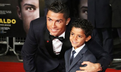 Ronaldo et son fils lancent une nouvelle collection de vêtements