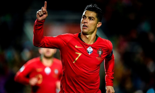 Ronaldo fait 3 pas de plus vers Ali Daei, le recordman des buts en sélection (Top 5)