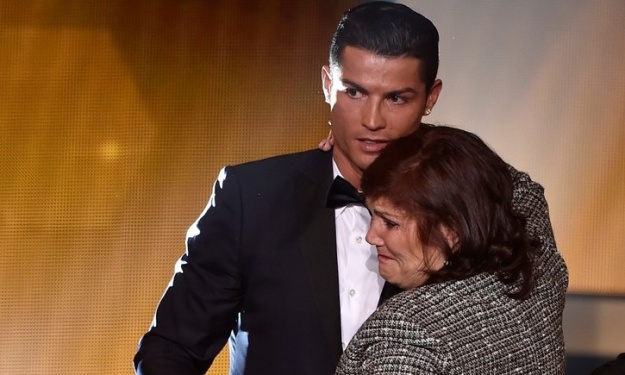 Ronaldo honore sa Mère avec un énorme cadeau