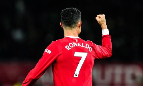 Ronaldo offre la victoire à United et entre encore plus dans l’histoire du football