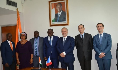 Rugby : Le Président Tano signe une convention avec le consul général de France