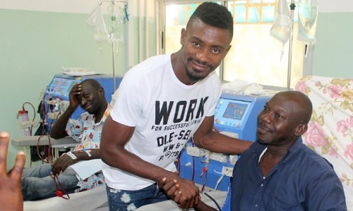 Santé : Salomon Kalou dote le SAMU de Côte d’Ivoire de 16 appareils d’hémodialyse