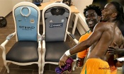 Sarthe (France) : des fauteuils signés par Didier Drogba et Wilfried Bony volés puis retrouvés