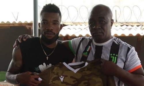 Serey Dié fait un don à la SOA