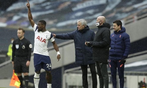 Serge Aurier tacle l’un des adjoints de Mourinho à Tottenham