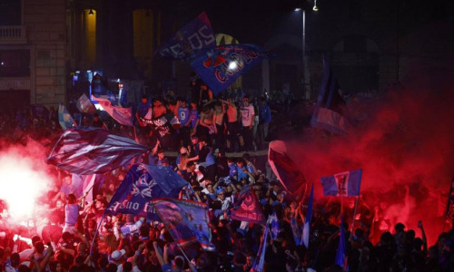 Serie A : la célébration du 3è titre de Naples tourne au drame