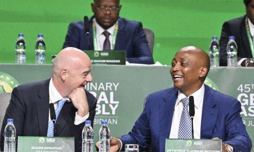 ‘‘Si vous voulez le destituer, passez par les élections’’ : Patrice Motsepe apporte son soutien à Gianni Infantino