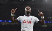 Son nouveau statut à Tottenham, son engagement humanitaire… Aurier se livre