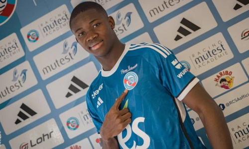 Son parcours, son arrivée au Racing Club de Strasbourg, ses modèles au poste d’attaquant, … Ouotro Patrick se confie