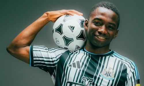 Son transfert à Newcastle, son passage à Hoffenheim, l’Académie MimoSifcom, … Bazoumana Touré en parle