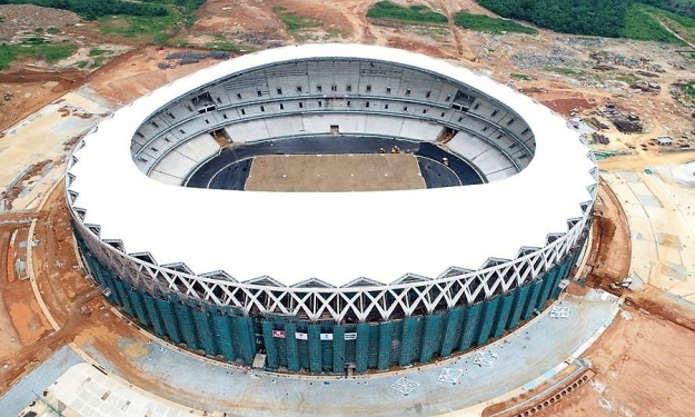 Stade d’Ebimpé : La pose de la toiture est achevée, la pelouse bientôt visible (Images)