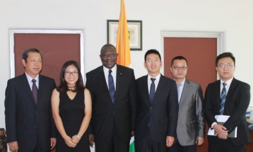 Stade Olympique d’Ebimpé : Le Ministre Amichia a reçu le Délégué Chinois