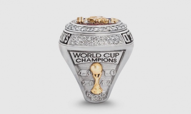 Sur l'un des côtés de la bague, on retrouve les scores des matches à élimination direct. Sur l'un des côtés de la bague, on retrouve les scores des matches à élimination direct.