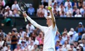 Tennis : Jannik Sinner écarte facilement Djokovic et rejoint Alcaraz en finale de Wimbledon