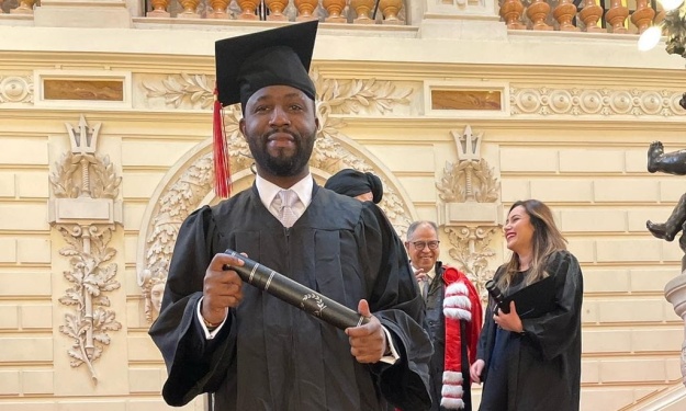 Tiéné Siaka obtient son diplôme