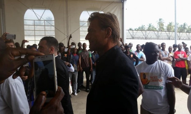 Tioté Cheick Ismaël, un Éléphant ne meurt jamais : Hervé Renard Tioté Cheick Ismaël, un Éléphant ne meurt jamais : Hervé Renard