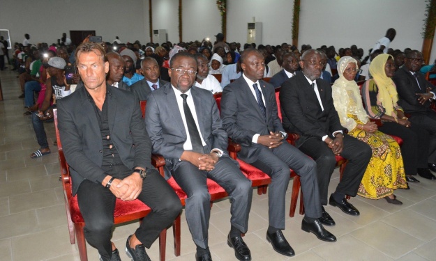 Tioté Cheick Ismaël, un Éléphant ne meurt jamais : Hervé Renard Tioté Cheick Ismaël, un Éléphant ne meurt jamais : Hervé Renard