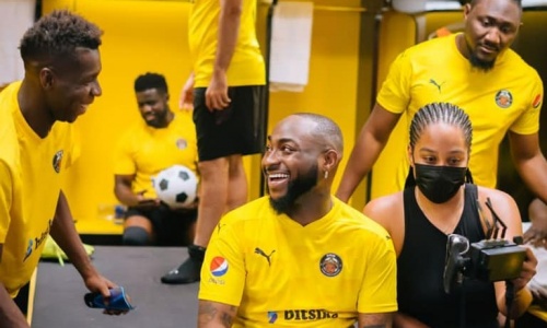 Titi Koné et Jay-Jay Okocha dans le nouveau clip de Davido