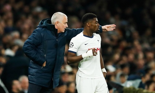 Tottenham : Mourinho allume Serge Aurier