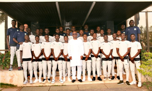 Tournoi de Montaigu 2023 : le Président de la FIF a reçu les Eléphanteaux avant leur départ