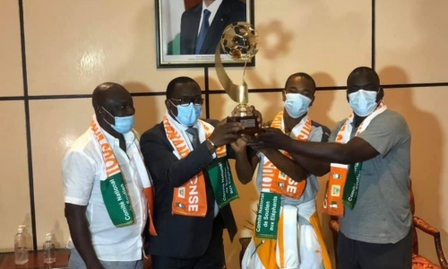 Tournoi UFOA-B : Le Ministre des Sports à l’aéroport pour accueillir les Eléphanteaux