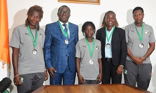 Tournoi UFOA-B : Reçues par le Ministre des Sports, les Éléphantes ont eu l'assurance d'un meilleur suivi