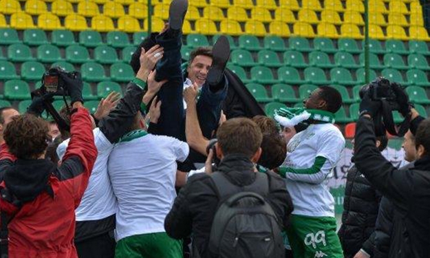 Toute l'équipe de Zalgiris Valnius célébrant le titre Toute l'équipe de Zalgiris Valnius célébrant le titre