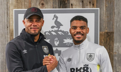 Un avant-centre Sud-Africain débarque à Burnley